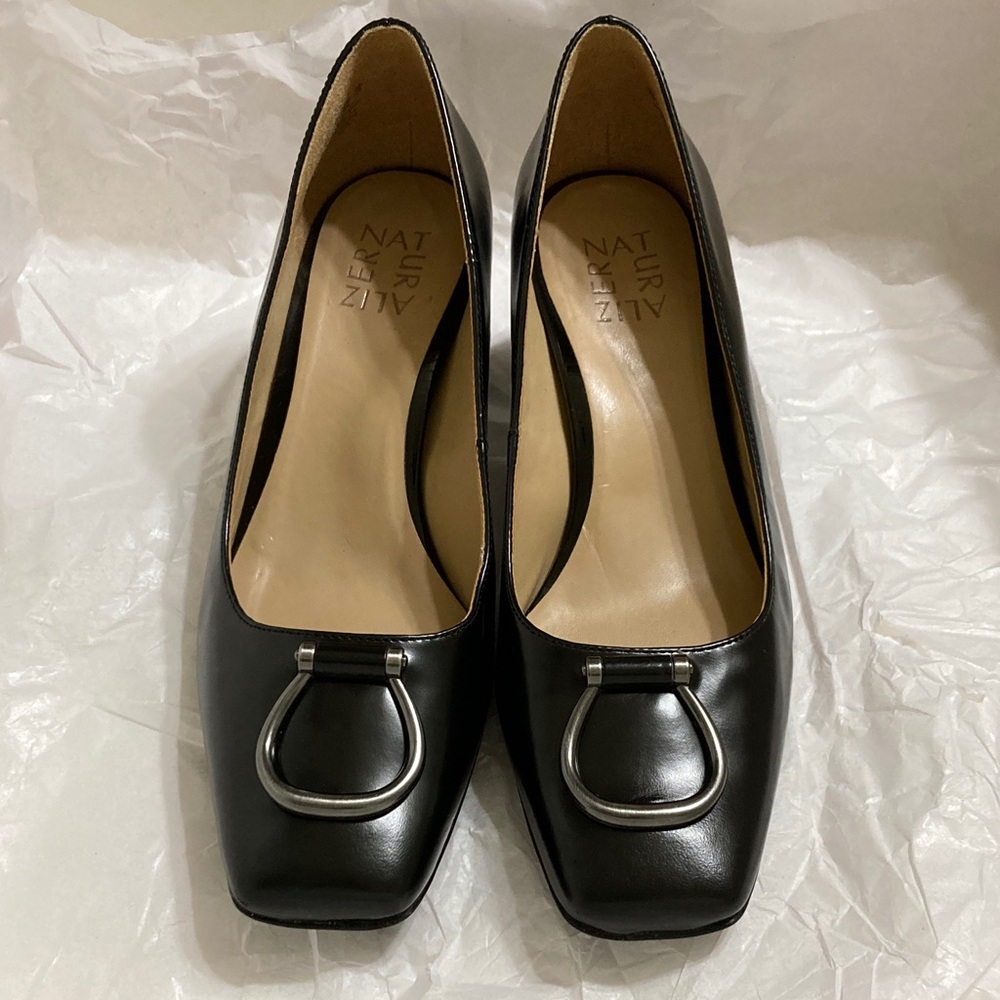 ♟️Naturalizer♟️Black Heels with Silver Accent